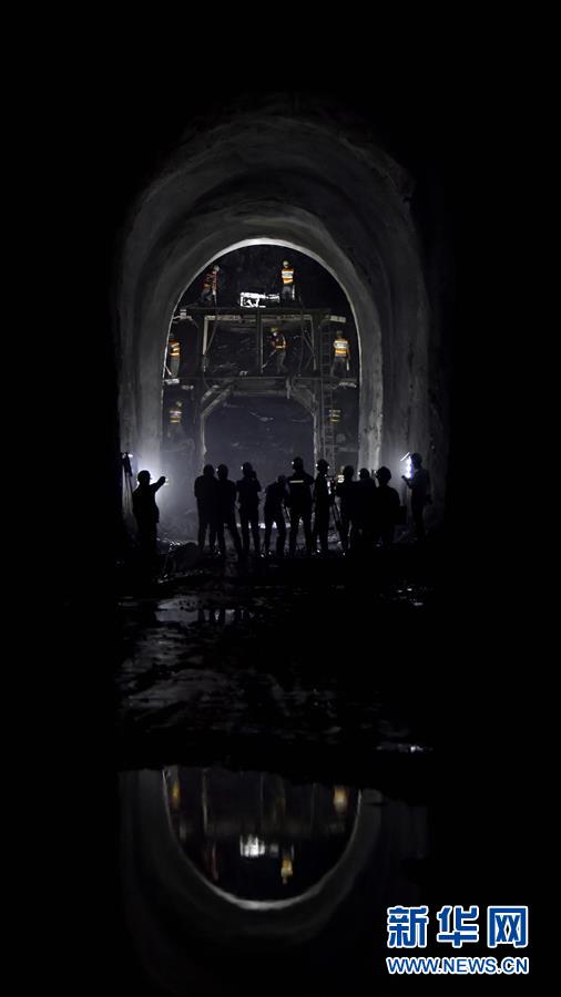 (在習(xí)近平新時(shí)代中國(guó)特色社會(huì)主義思想指引下——新時(shí)代新作為新篇章·習(xí)近平總書記關(guān)切事·圖文互動(dòng))(7)新機(jī)遇、新引擎——重大工程重大項(xiàng)目建設(shè)新動(dòng)向觀察