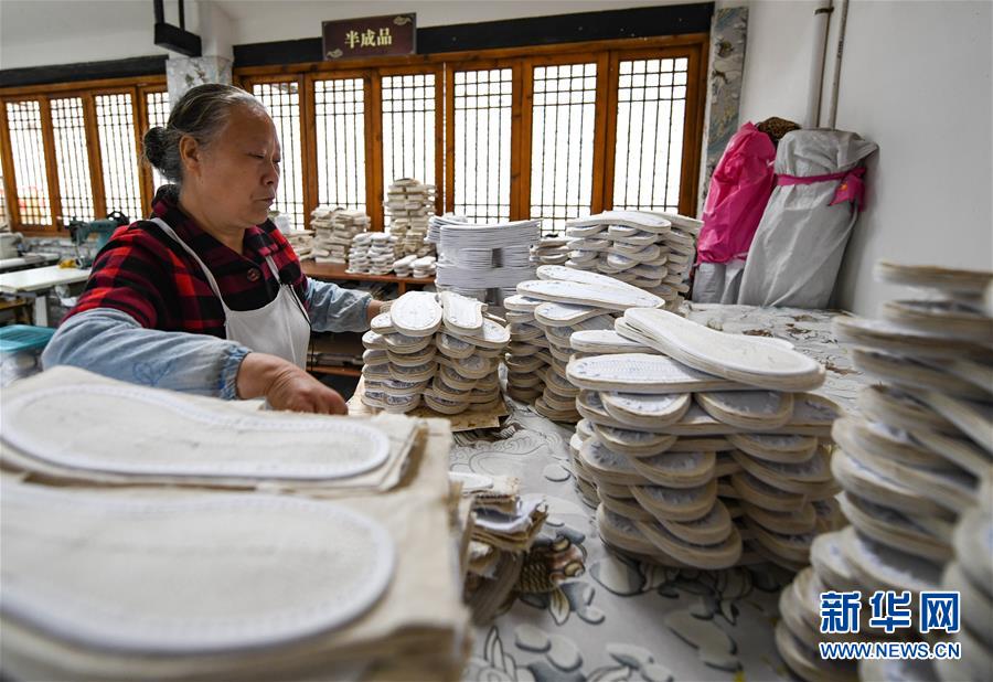 (新華全媒頭條·圖文互動(dòng))(7)沿著習(xí)近平總書(shū)記考察時(shí)的“非遺”足跡