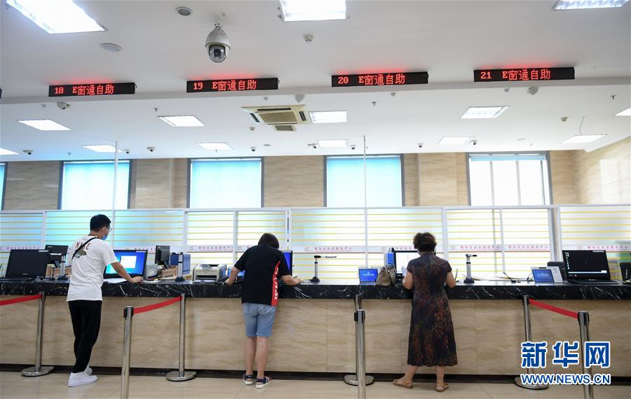 (在習(xí)近平新時(shí)代中國(guó)特色社會(huì)主義思想指引下——新時(shí)代新作為新篇章·習(xí)近平總書記關(guān)切事·圖文互動(dòng))(10)激發(fā)每個(gè)經(jīng)濟(jì)“細(xì)胞”的活力——千方百計(jì)把市場(chǎng)主體保護(hù)好