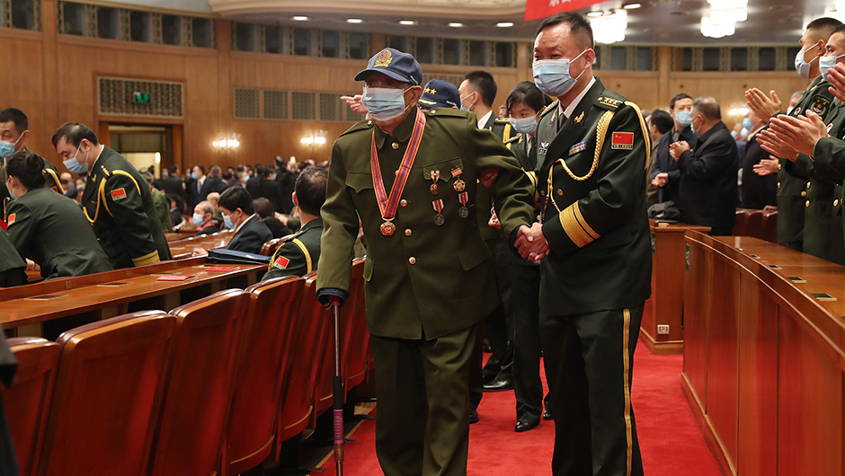 志愿軍老戰(zhàn)士、老同志入場(chǎng)