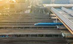 在沒有路的地方，中國探出一條條新路