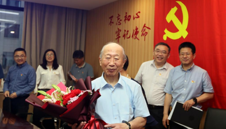 新黨員陳振新：&ldquo;雖已耄耋，紅心向黨！&rdquo;