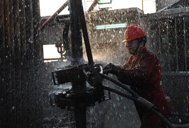 海上作業(yè)更多時(shí)刻是艱苦和孤獨(dú)。