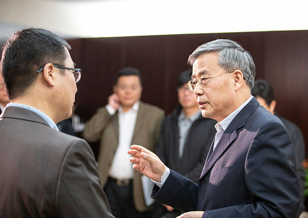 讓銀行業(yè)金融機構(gòu)愿意做、能夠做、也會做民營企業(yè)業(yè)務(wù)