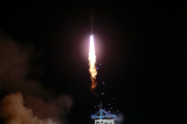 4月6日，搭載實(shí)踐十號(hào)衛(wèi)星的長(zhǎng)征二號(hào)丁運(yùn)載火箭升空。