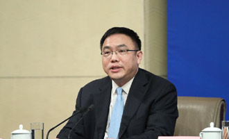 記者會主持人曲衛國