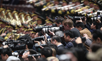 記者在會(huì)場采訪