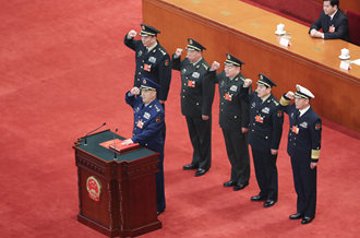 中央軍委副主席、委員進行憲法宣誓