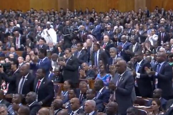 辛識平：掌聲，激蕩聚同心