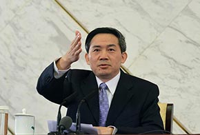 新聞發布會主持人何紹仁