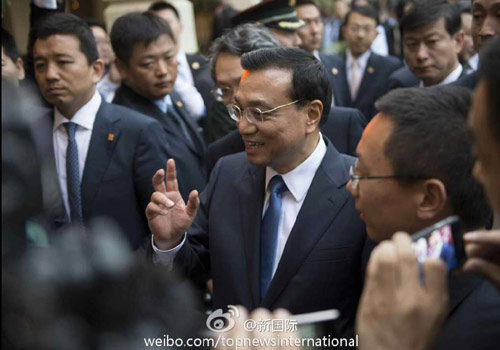 李克強:在非中企了解當?shù)匚幕拍茉「D片來源:“新國際”微博。 李克強:在非中企了解當?shù)匚幕拍茉「D片來源:“新國際”微博。