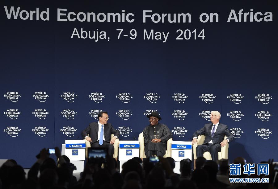  5月8日，中國(guó)國(guó)務(wù)院總理李克強(qiáng)在阿布賈出席第24屆世界經(jīng)濟(jì)論壇非洲峰會(huì)全會(huì)，發(fā)表題為《共同推動(dòng)非洲發(fā)展邁上新臺(tái)階》的特別致辭。新華社記者 李學(xué)仁 攝 