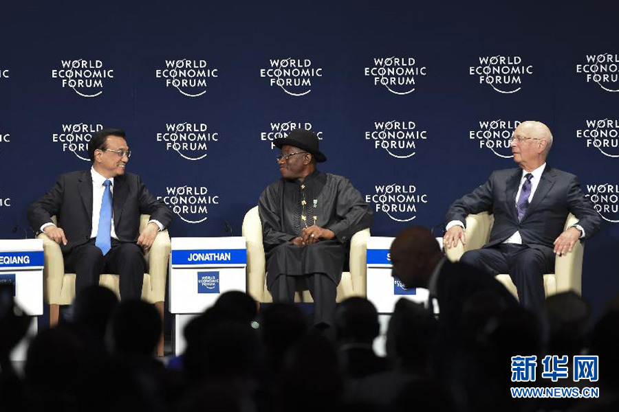 5月8日，中國(guó)國(guó)務(wù)院總理李克強(qiáng)在阿布賈出席第24屆世界經(jīng)濟(jì)論壇非洲峰會(huì)全會(huì)，發(fā)表題為《共同推動(dòng)非洲發(fā)展邁上新臺(tái)階》的特別致辭。新華社記者 李學(xué)仁 攝 