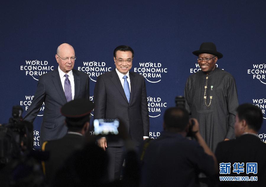 5月8日，中國(guó)國(guó)務(wù)院總理李克強(qiáng)在阿布賈出席第24屆世界經(jīng)濟(jì)論壇非洲峰會(huì)全會(huì)，發(fā)表題為《共同推動(dòng)非洲發(fā)展邁上新臺(tái)階》的特別致辭。新華社記者 李學(xué)仁 攝 