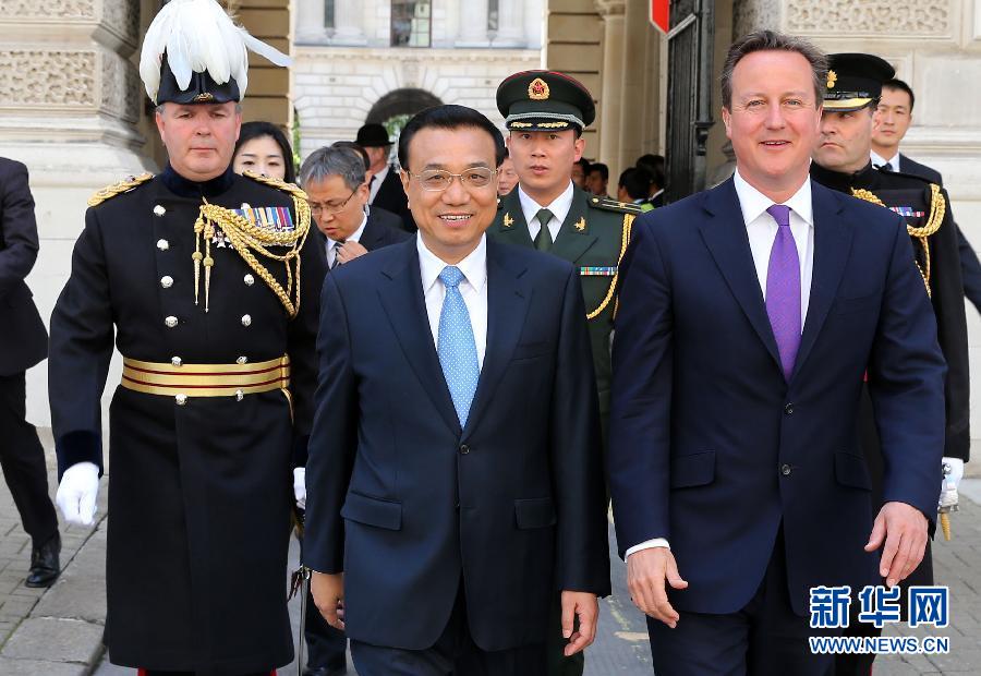 6月17日，中國國務(wù)院總理李克強(qiáng)在倫敦唐寧街10號首相府同英國首相卡梅倫舉行中英總理年度會晤。新華社記者 龐興雷 攝