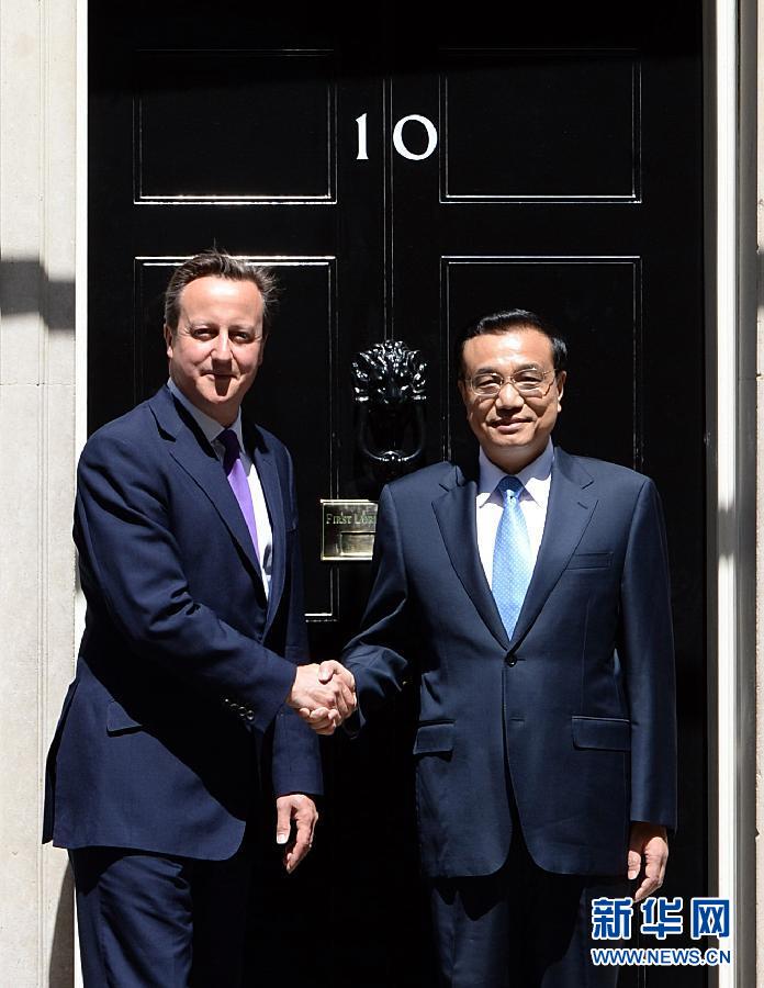 6月17日，國務(wù)院總理李克強(qiáng)在倫敦唐寧街10號首相府同英國首相卡梅倫舉行中英總理年度會晤。新華社記者 李濤 攝