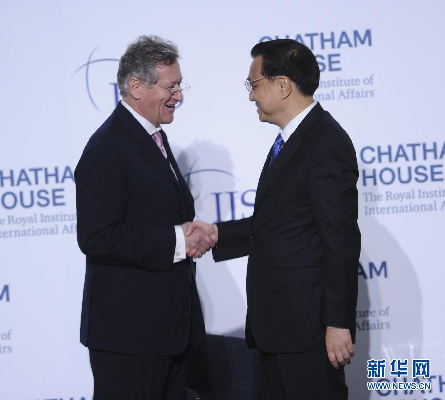  6月18日，國務(wù)院總理李克強(qiáng)在倫敦金融城市長官邸面向英國皇家國際問題研究所和國際戰(zhàn)略研究所兩大智庫發(fā)表題為《共建包容發(fā)展的美好世界》的演講。新華社記者 張鐸 攝 