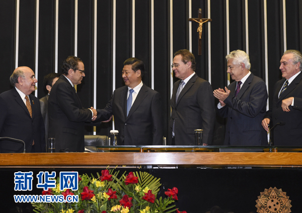 7月16日，國家主席習近平在巴西國會發表《弘揚傳統友好共譜合作新篇》的演講。 新華社記者 李學仁 攝 