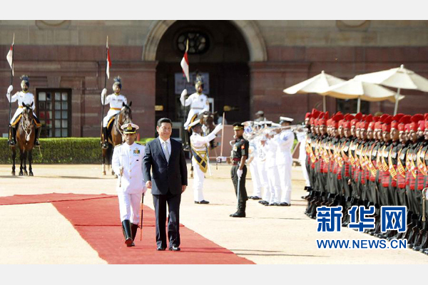 9月18日,國家主席習近平出席印度總統(tǒng)慕克吉在總統(tǒng)府舉行的隆重歡迎儀式。 新華社記者 張鐸 攝 9月18日,國家主席習近平出席印度總統(tǒng)慕克吉在總統(tǒng)府舉行的隆重歡迎儀式。 新華社記者 張鐸 攝