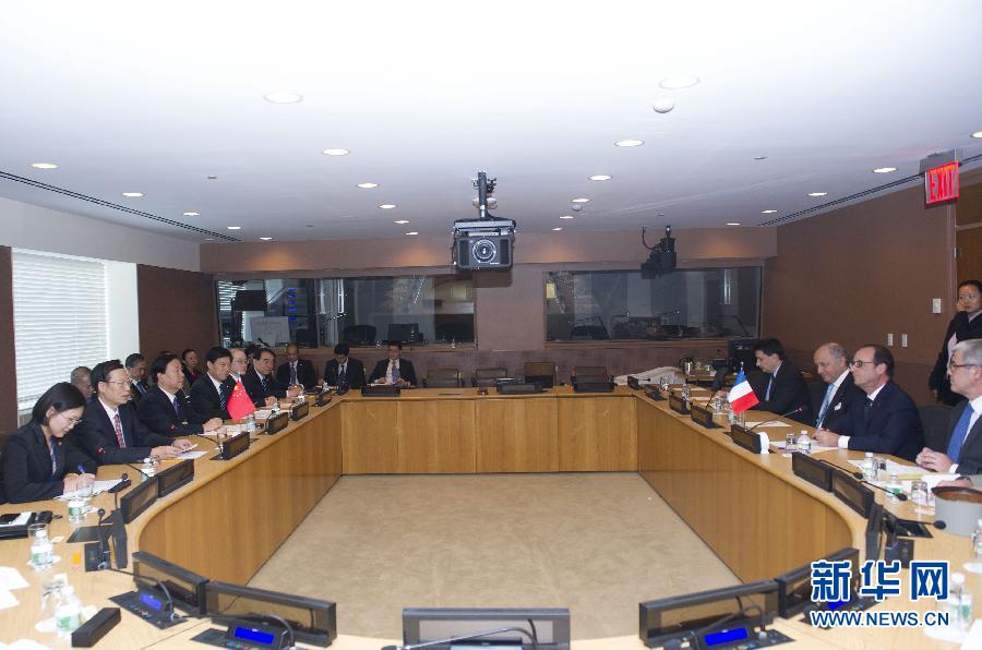 9月23日，出席聯合國氣候峰會的國家主席習近平特使、國務院副總理張高麗在紐約聯合國總部會見法國總統奧朗德。 新華社記者 王曄 攝