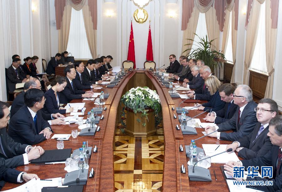  9月27日，應邀訪問白俄羅斯的國務院副總理張高麗在明斯克同白俄羅斯總理米亞斯尼科維奇舉行會談。 新華社記者王曄攝