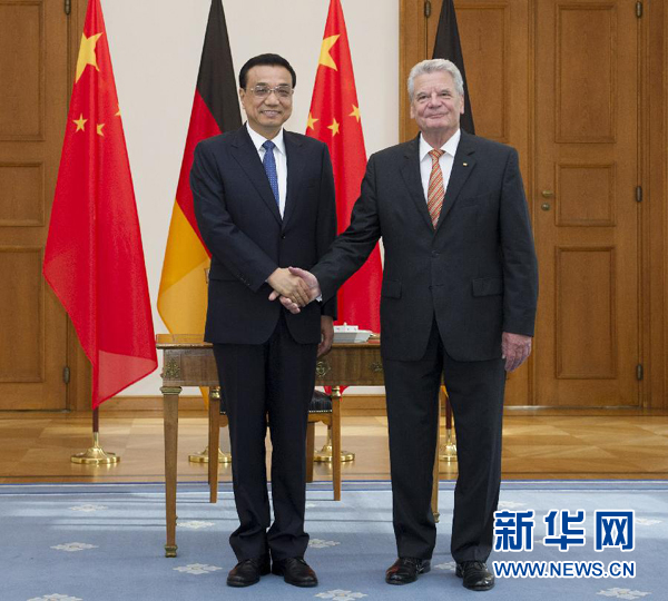 10月10日，國務院總理李克強在柏林會見德國總統高克。 新華社記者王曄 攝 