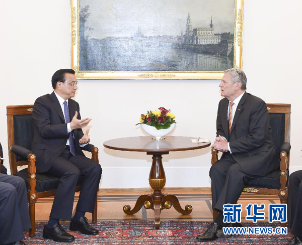 10月10日，國(guó)務(wù)院總理李克強(qiáng)在柏林會(huì)見德國(guó)總統(tǒng)高克。 新華社記者 李學(xué)仁 攝