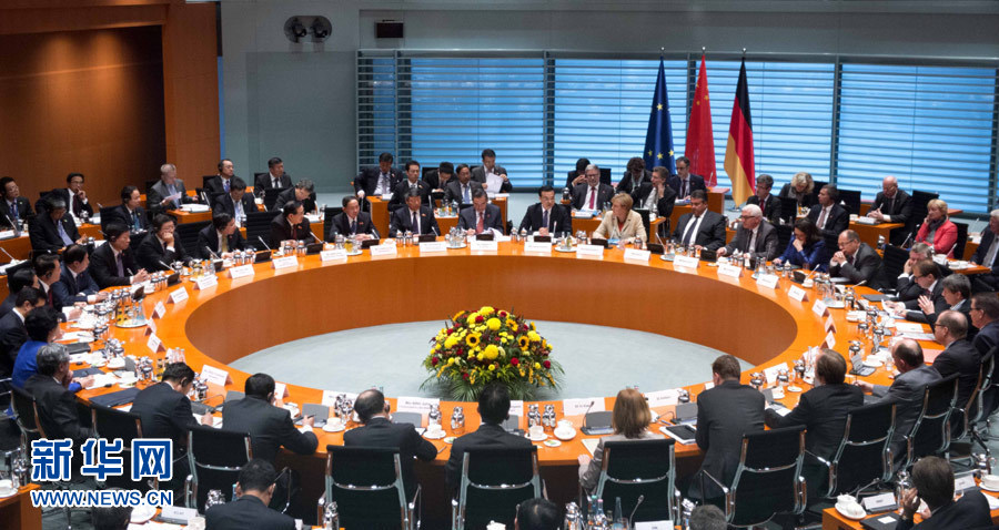 10月10日,中國國務院總理李克強在柏林與德國總理默克爾共同主持第三輪中德政府磋商。 新華社記者 李學仁 攝 10月10日,中國國務院總理李克強在柏林與德國總理默克爾共同主持第三輪中德政府磋商。 新華社記者 李學仁 攝