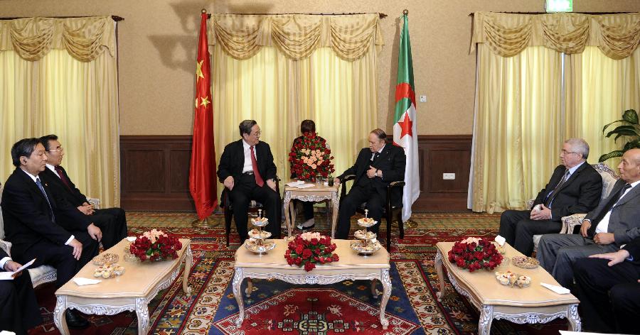 11月2日,正在阿爾及利亞進行正式友好訪問的全國政協主席俞正聲在阿爾及爾會見阿總統布特弗利卡。 新華社記者 張鐸 攝 11月2日,正在阿爾及利亞進行正式友好訪問的全國政協主席俞正聲在阿爾及爾會見阿總統布特弗利卡。 新華社記者 張鐸 攝