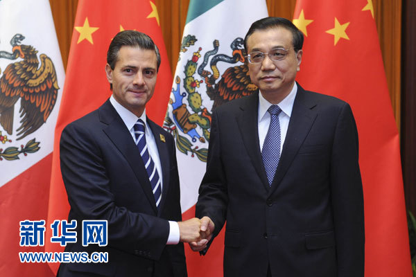 11月11日,國務院總理李克強在北京人民大會堂會見來華進行國事訪問并出席亞太經合組織第二十二次領導人非正式會議的墨西哥總統(tǒng)培尼亞。新華社記者張鐸攝 11月11日,國務院總理李克強在北京人民大會堂會見來華進行國事訪問并出席亞太經合組織第二十二次領導人非正式會議的墨西哥總統(tǒng)培尼亞。新華社記者張鐸攝