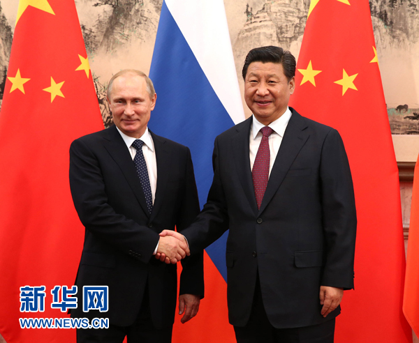 11月9日,國(guó)家主席習(xí)近平在北京釣魚(yú)臺(tái)國(guó)賓館會(huì)見(jiàn)俄羅斯總統(tǒng)普京。新華社記者 蘭紅光 攝 11月9日,國(guó)家主席習(xí)近平在北京釣魚(yú)臺(tái)國(guó)賓館會(huì)見(jiàn)俄羅斯總統(tǒng)普京。新華社記者 蘭紅光 攝