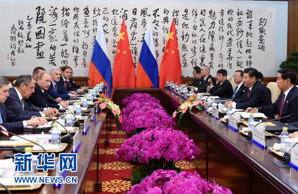 11月9日,中國(guó)國(guó)家主席習(xí)近平在北京釣魚(yú)臺(tái)國(guó)賓館會(huì)見(jiàn)俄羅斯總統(tǒng)普京。新華社記者 饒愛(ài)民 攝 11月9日,中國(guó)國(guó)家主席習(xí)近平在北京釣魚(yú)臺(tái)國(guó)賓館會(huì)見(jiàn)俄羅斯總統(tǒng)普京。新華社記者 饒愛(ài)民 攝