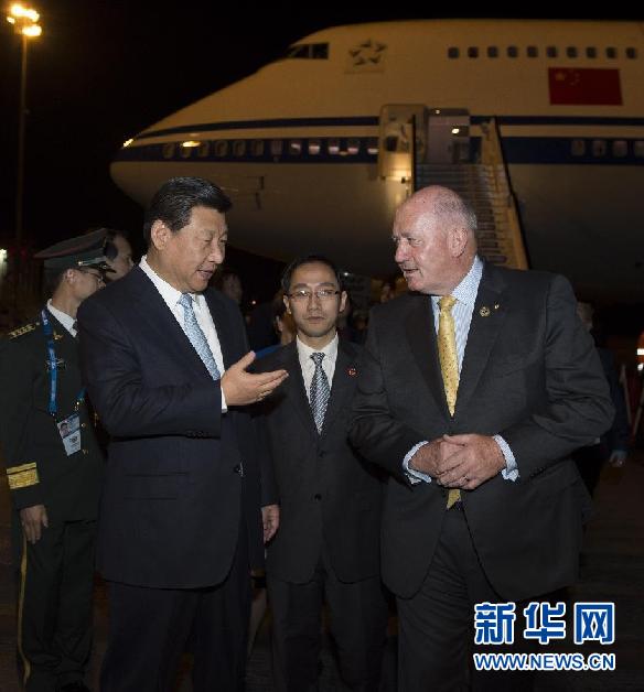 11月14日,中國國家主席習(xí)近平抵達布里斯班,出席二十國集團領(lǐng)導(dǎo)人第九次峰會,并對澳大利亞進行國事訪問。這是習(xí)近平在機場受到澳大利亞聯(lián)邦總督科斯格羅夫的迎接。新華社記者 李學(xué)仁 攝 11月14日,中國國家主席習(xí)近平抵達布里斯班,出席二十國集團領(lǐng)導(dǎo)人第九次峰會,并對澳大利亞進行國事訪問。這是習(xí)近平在機場受到澳大利亞聯(lián)邦總督科斯格羅夫的迎接。新華社記者 李學(xué)仁 攝