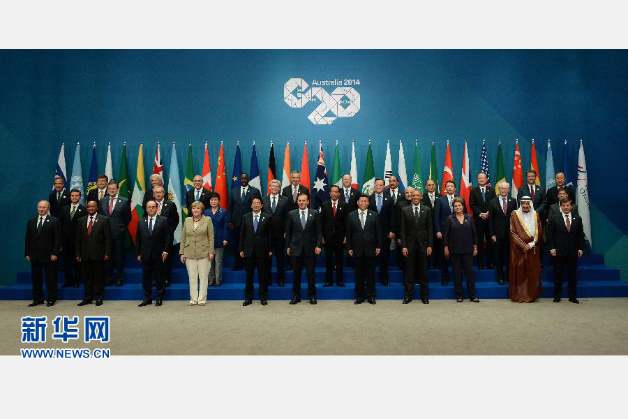 11月15日,二十國集團領(lǐng)導人第九次峰會在澳大利亞布里斯班舉行。國家主席習近平出席會議并發(fā)表題為《推動創(chuàng)新發(fā)展實現(xiàn)聯(lián)動增長》的重要講話。這是習近平主席同與會領(lǐng)導人合影。 新華社記者 馬占成 攝 11月15日,二十國集團領(lǐng)導人第九次峰會在澳大利亞布里斯班舉行。國家主席習近平出席會議并發(fā)表題為《推動創(chuàng)新發(fā)展實現(xiàn)聯(lián)動增長》的重要講話。這是習近平主席同與會領(lǐng)導人合影。 新華社記者 馬占成 攝