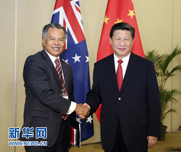 11月22日，國家主席習近平在斐濟楠迪會見庫克群島總理普納。新華社記者丁林攝 