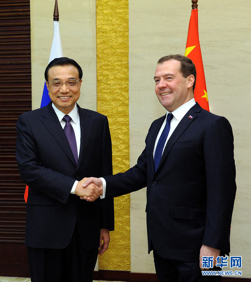 12月15日，中國(guó)國(guó)務(wù)院總理李克強(qiáng)在阿斯塔納會(huì)見俄羅斯總理梅德韋杰夫。 新華社記者 饒愛民 攝