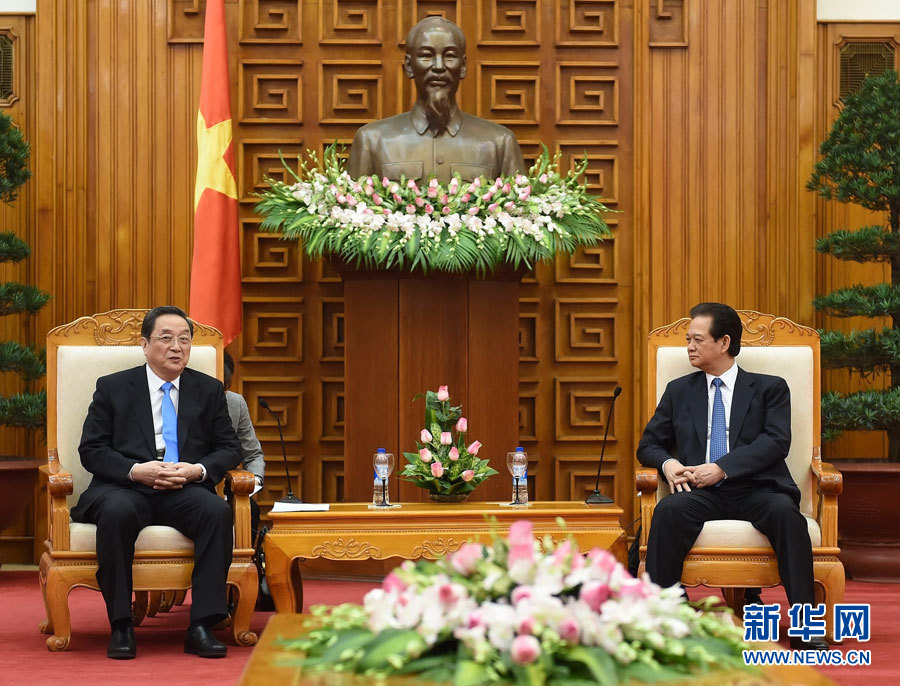 12月25日至27日,中共中央政治局常委、全國政協主席俞正聲對越南進行正式訪問。這是12月26日,俞正聲在河內會見越南政府總理阮晉勇。 新華社記者劉建生攝 12月25日至27日,中共中央政治局常委、全國政協主席俞正聲對越南進行正式訪問。這是12月26日,俞正聲在河內會見越南政府總理阮晉勇。 新華社記者劉建生攝