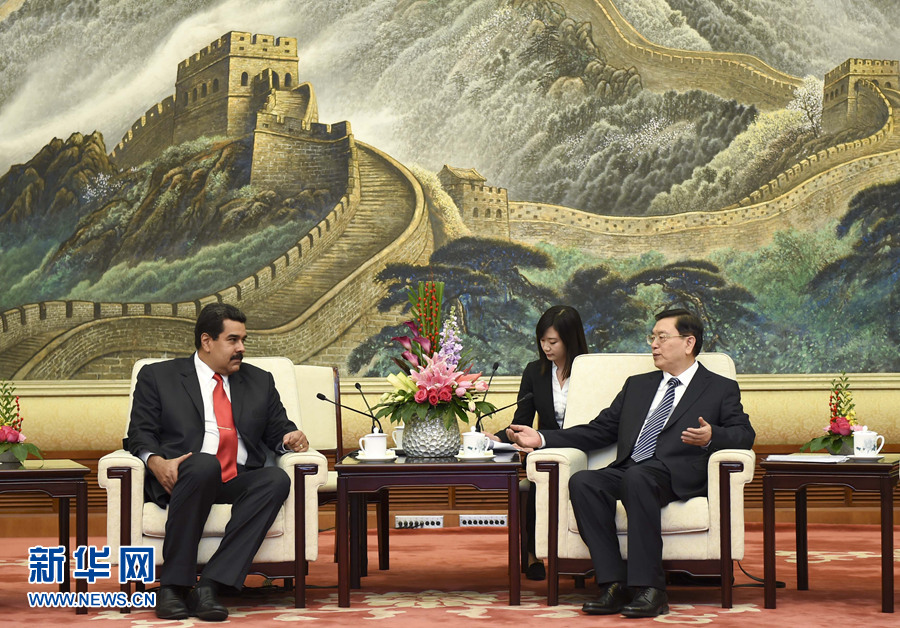 1月8日,全國人大常委會委員長張德江在北京人民大會堂會見委內瑞拉總統(tǒng)馬杜羅。 新華社記者 張鐸 攝 1月8日,全國人大常委會委員長張德江在北京人民大會堂會見委內瑞拉總統(tǒng)馬杜羅。 新華社記者 張鐸 攝