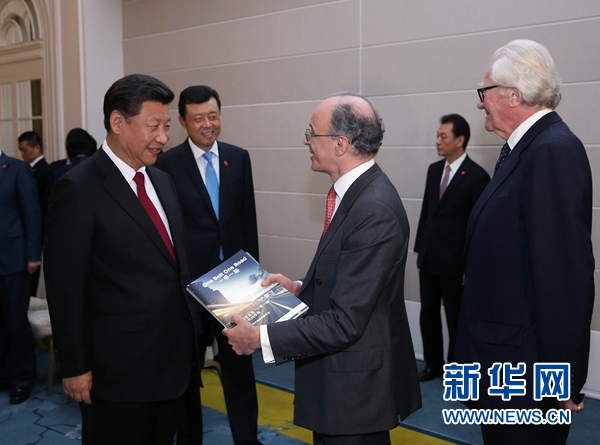 10月22日，國家主席習(xí)近平在倫敦集體會見英國前首相布朗等英國友人。新華社記者 龐興雷 攝 