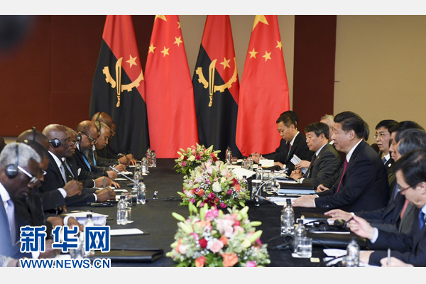 12月3日,國家主席習近平在約翰內(nèi)斯堡會見安哥拉總統(tǒng)多斯桑托斯。 新華社記者 謝環(huán)馳 攝 12月3日,國家主席習近平在約翰內(nèi)斯堡會見安哥拉總統(tǒng)多斯桑托斯。 新華社記者 謝環(huán)馳 攝