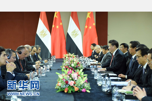 12月4日,國家主席習近平在約翰內(nèi)斯堡會見埃及總理伊斯梅爾。新華社記者 張鐸 攝 12月4日,國家主席習近平在約翰內(nèi)斯堡會見埃及總理伊斯梅爾。新華社記者 張鐸 攝