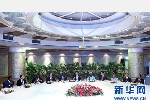 12月5日，國家主席習(xí)近平在約翰內(nèi)斯堡再次集體會見17位非洲國家領(lǐng)導(dǎo)人。 新華社記者 姚大偉 攝