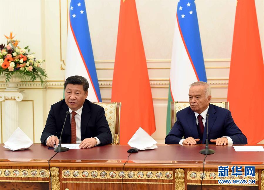 6月22日，國家主席習(xí)近平在塔什干庫克薩萊國賓館同烏茲別克斯坦總統(tǒng)卡里莫夫舉行會談。會談后，兩國元首共同會見記者。 新華社記者饒愛民攝