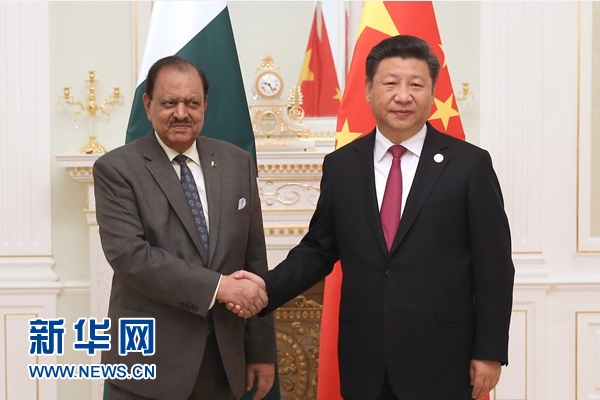 6月23日，國家主席習(xí)近平在塔什干會(huì)見巴基斯坦總統(tǒng)侯賽因。新華社記者馬占成攝