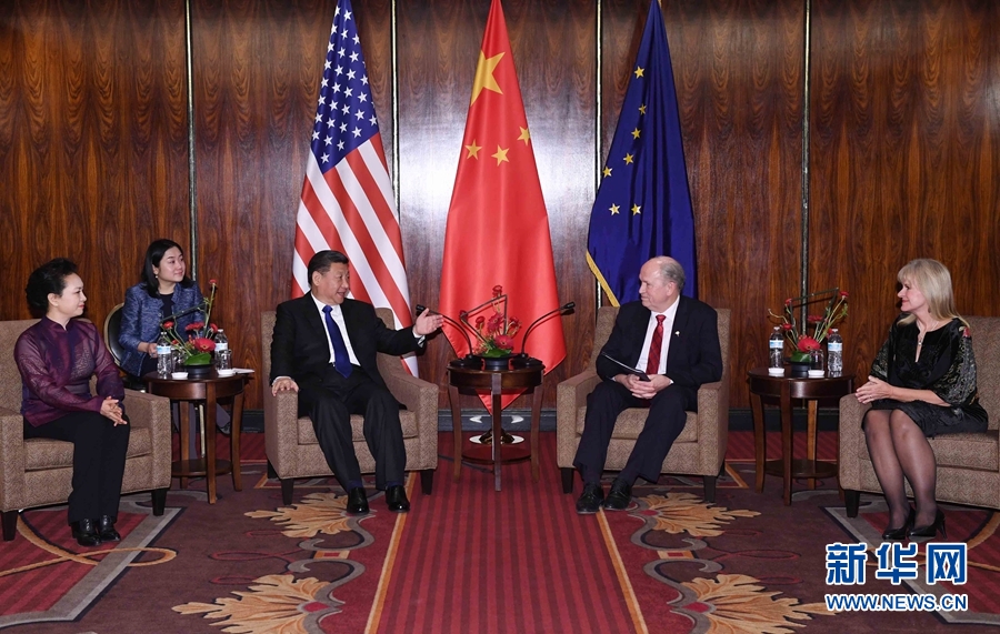 當地時間4月7日，國家主席習近平在美國阿拉斯加州安克雷奇會見阿拉斯加州州長沃克。 新華社記者 饒愛民 攝 