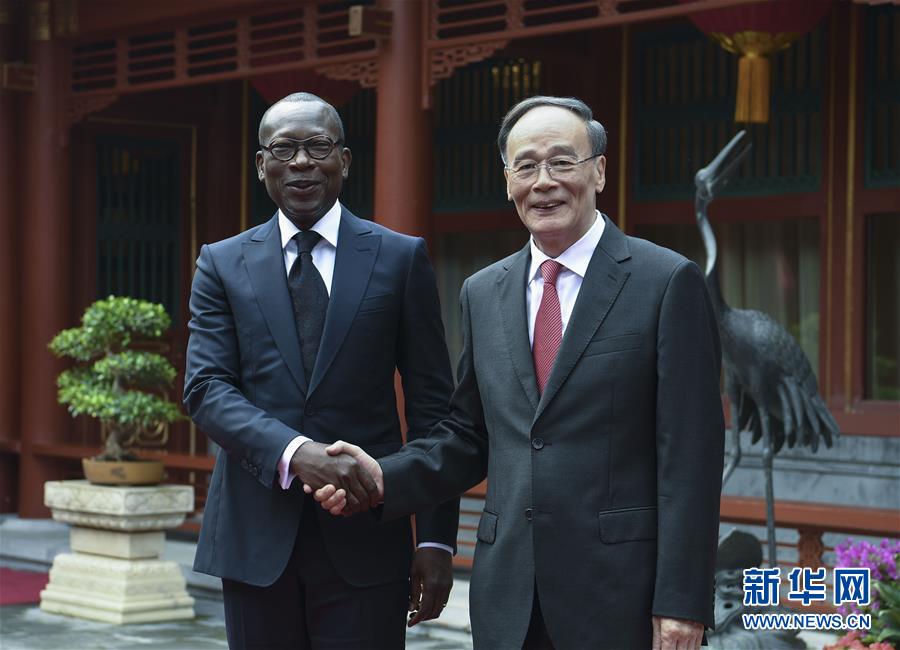 (中非合作論壇)王岐山會見貝寧總統塔隆