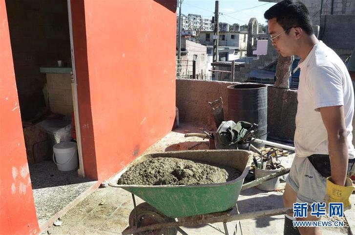 (國際·圖文互動)(7)哈瓦那龍卷風(fēng)災(zāi)區(qū)來了個“中國人”