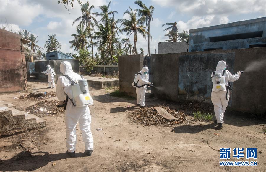 (國(guó)際·圖文互動(dòng))(1)與時(shí)間賽跑——中國(guó)救援隊(duì)成為莫桑比克災(zāi)后防疫重要力量