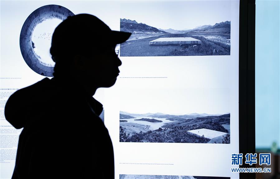 (國際·圖文互動)(2)通訊:敲響半島和平鐘聲——走訪韓朝非軍事區(qū)首爾藝術展