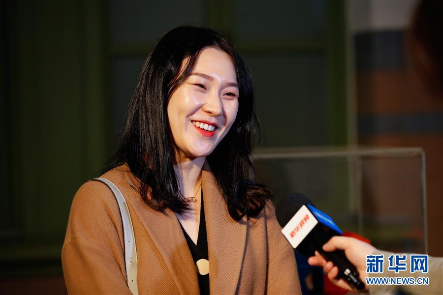 (國際·圖文互動)(3)通訊:敲響半島和平鐘聲——走訪韓朝非軍事區(qū)首爾藝術展